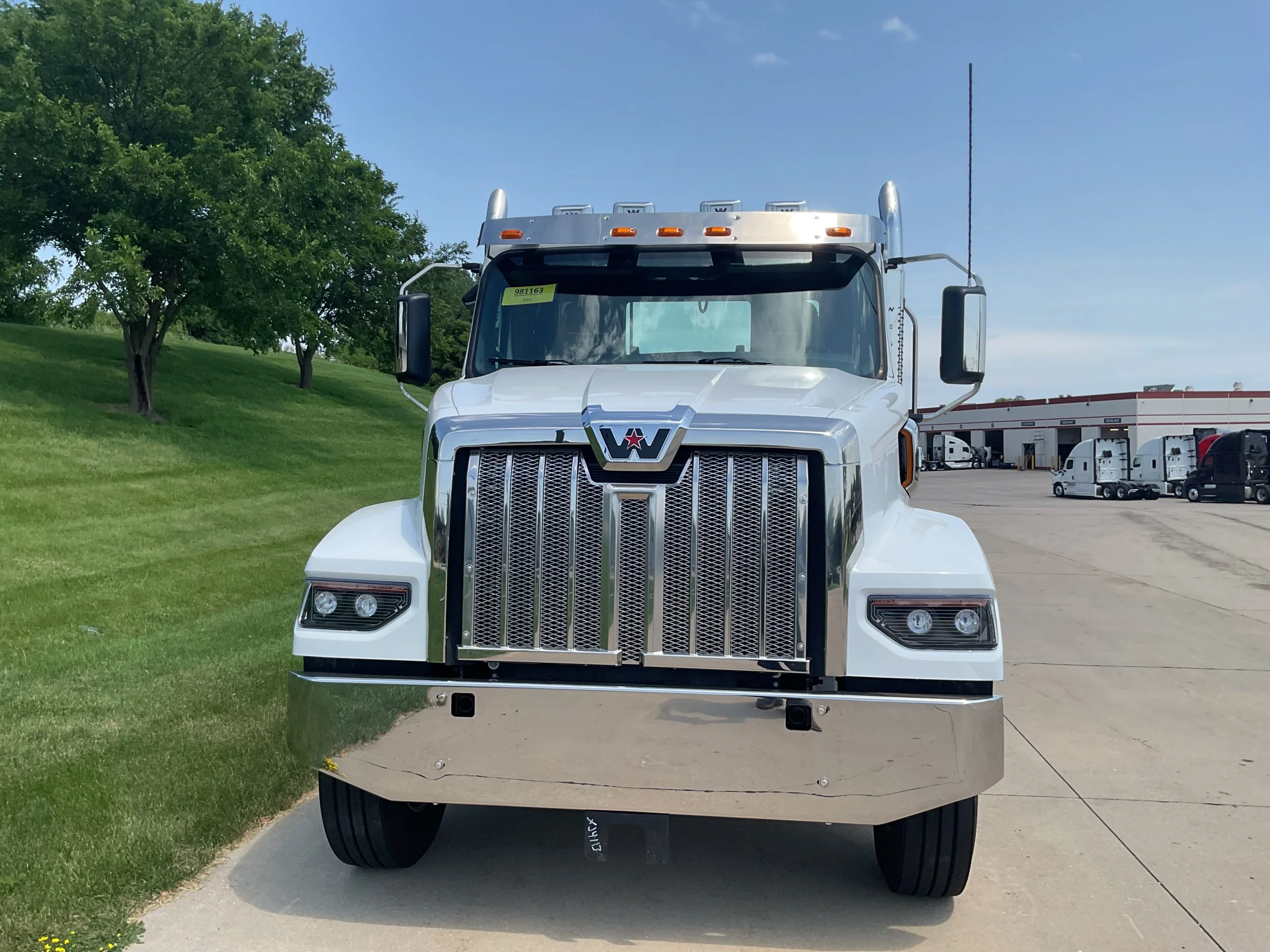 2027 Western Star in Davenport, IA — photo 2
