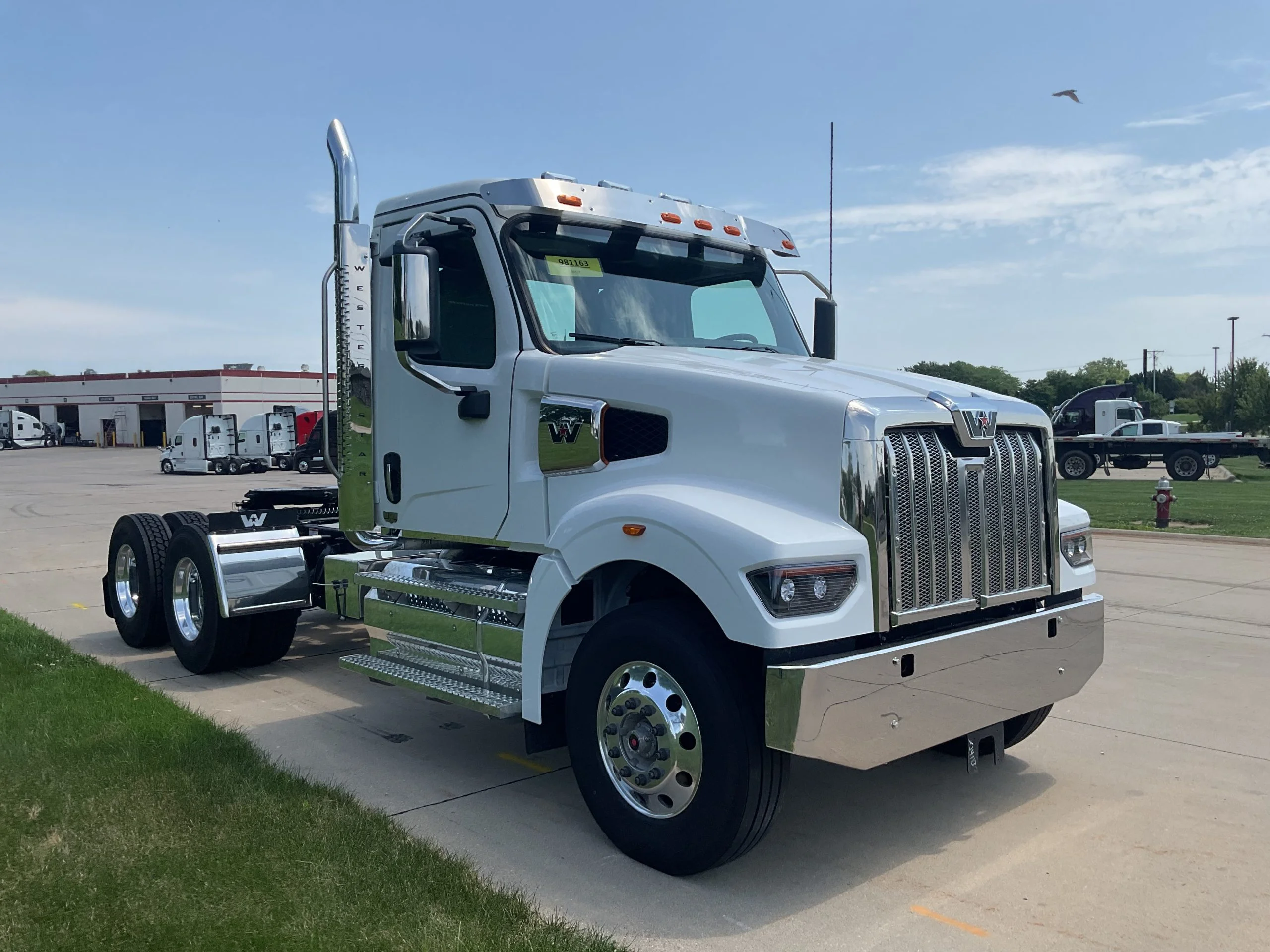2027 Western Star in Davenport, IA — photo 3