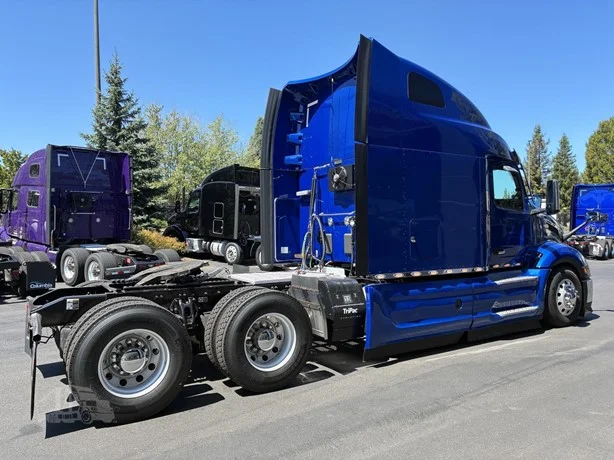 2023 Peterbilt 579 in Portland, OR — photo 5