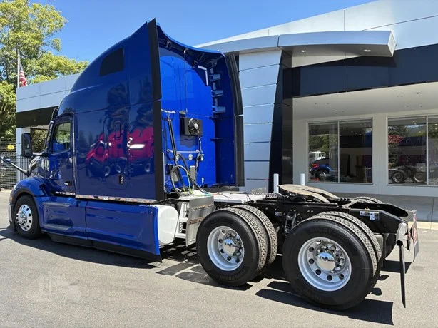 2023 Peterbilt 579 in Portland, OR — photo 7