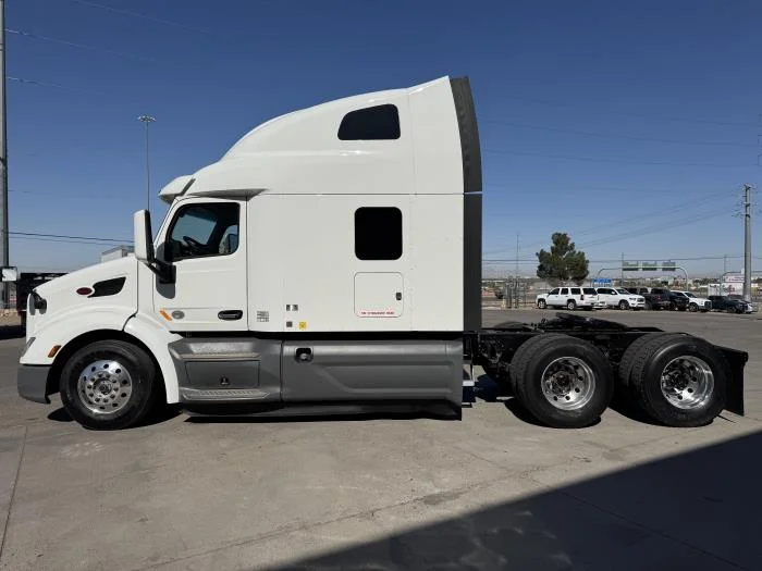 2021 Peterbilt 579 in El Paso, TX — photo 9