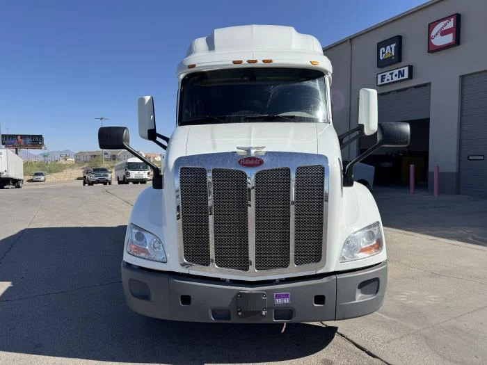 2021 Peterbilt 579 in El Paso, TX — photo 3