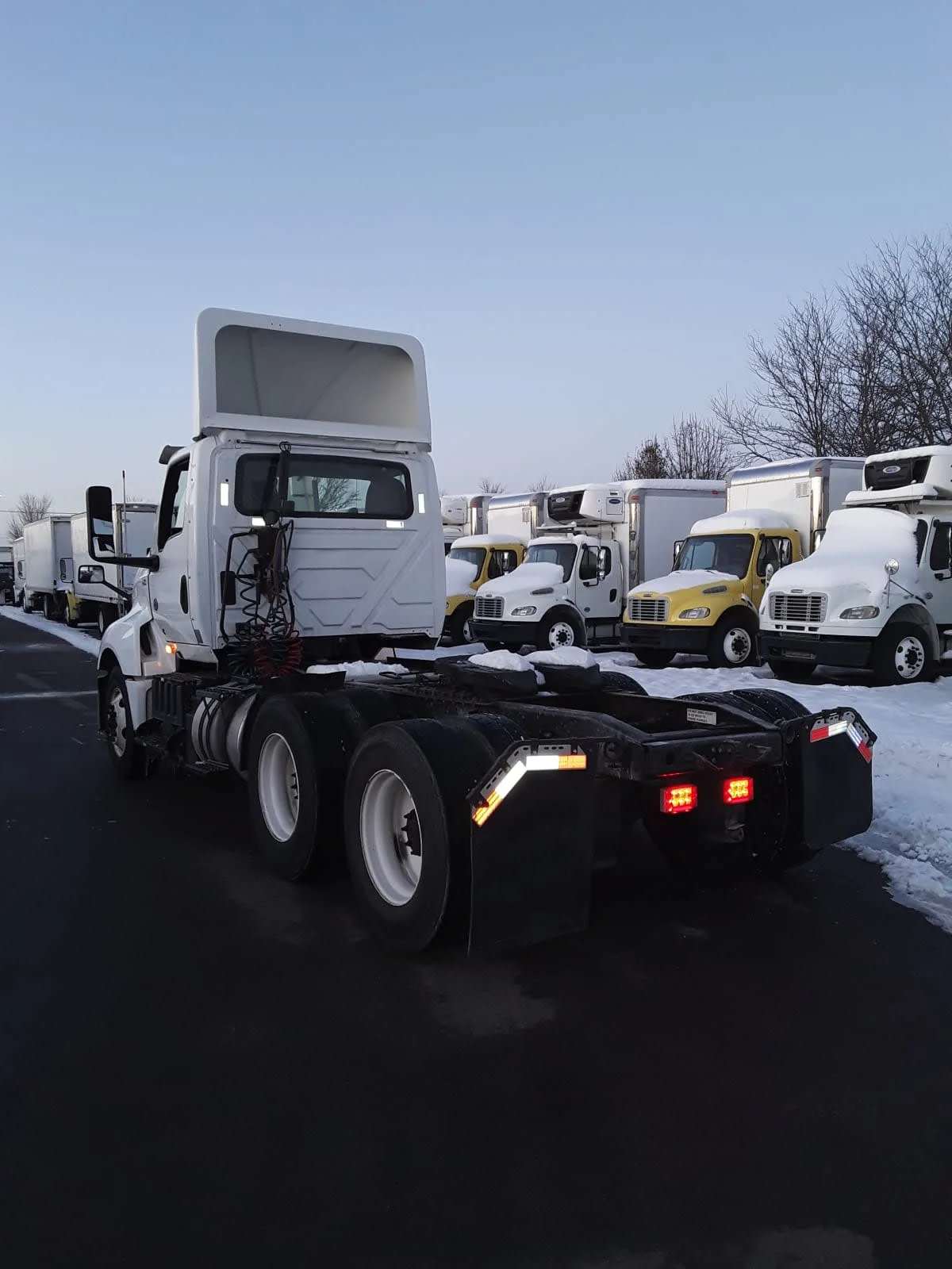 2019 International LT in Bolingbrook, IL — photo 6