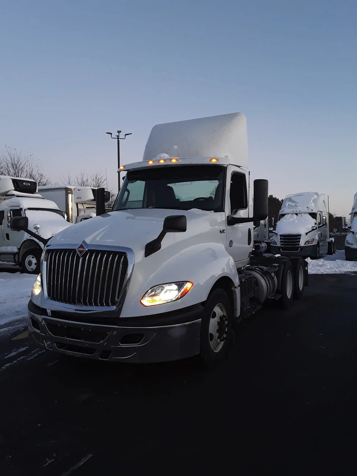2019 International LT in Bolingbrook, IL
