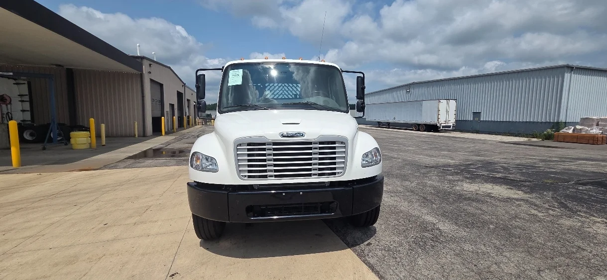 2019 Freightliner eM2 in Middlefield, OH — photo 2