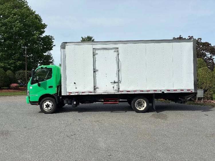 2018 Hino 195 in Cranbury, NJ — photo 4