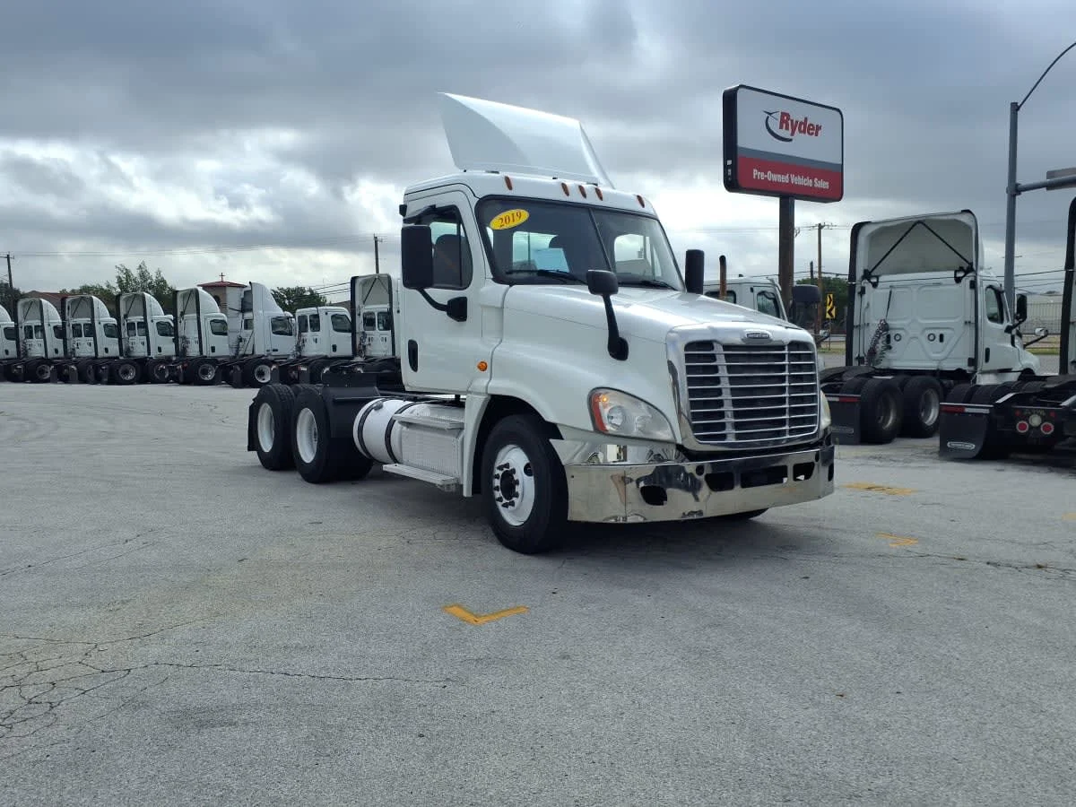 2019 Freightliner Cascadia in Fort Worth, TX — photo 3