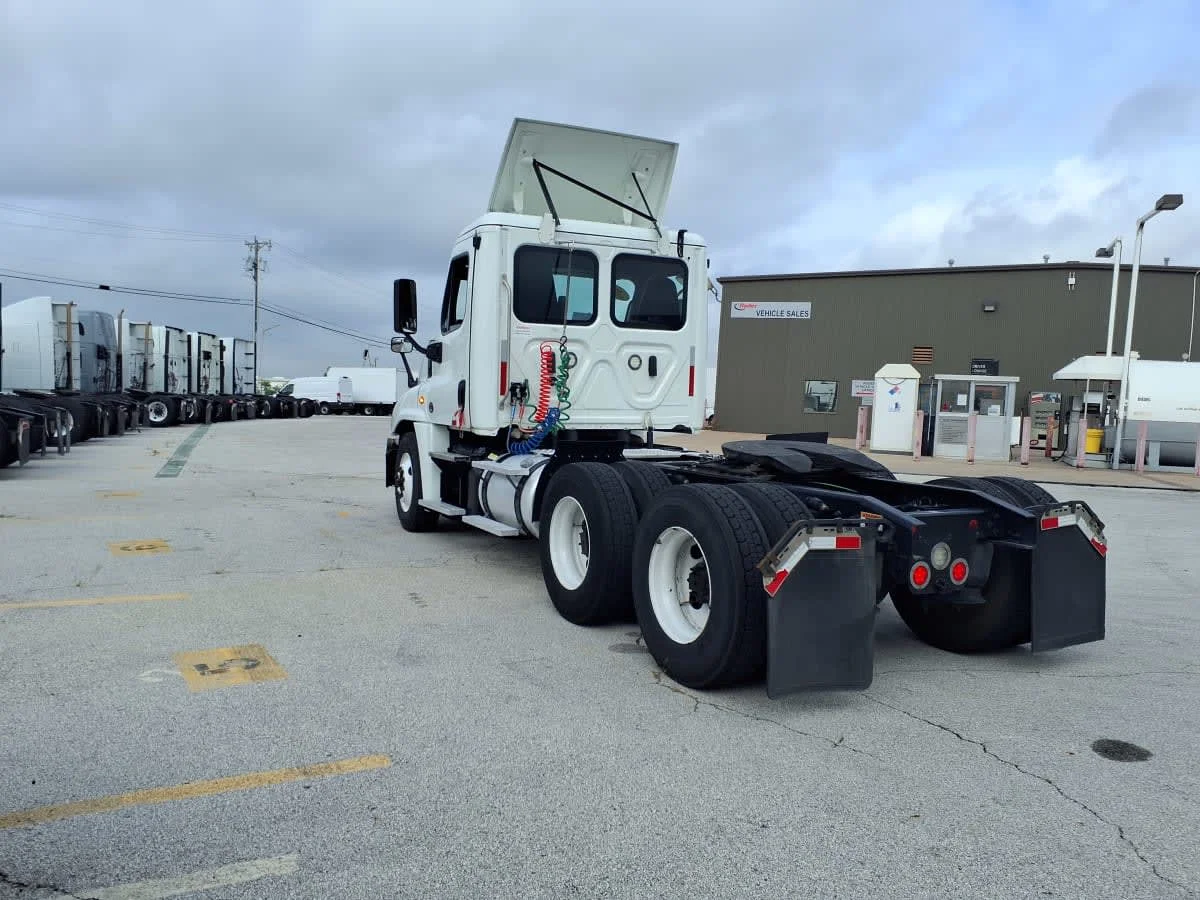 2019 Freightliner Cascadia in Fort Worth, TX — photo 6