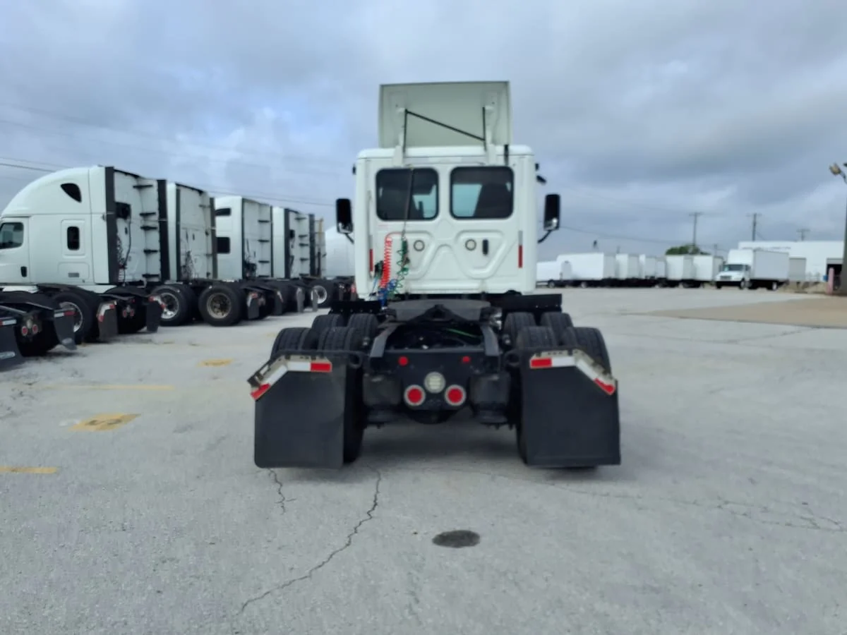 2019 Freightliner Cascadia in Fort Worth, TX — photo 5