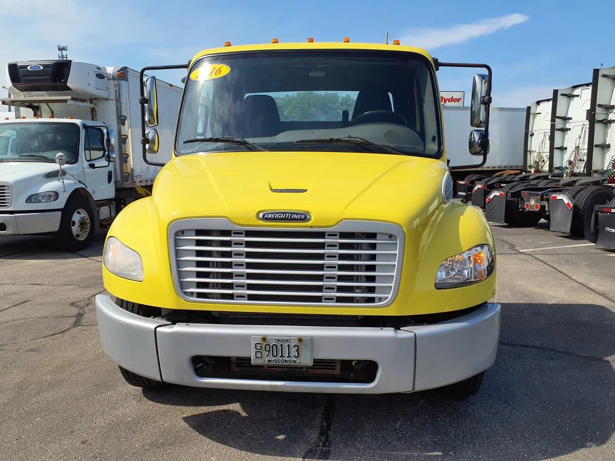 2016 Freightliner M2 106 - image 2