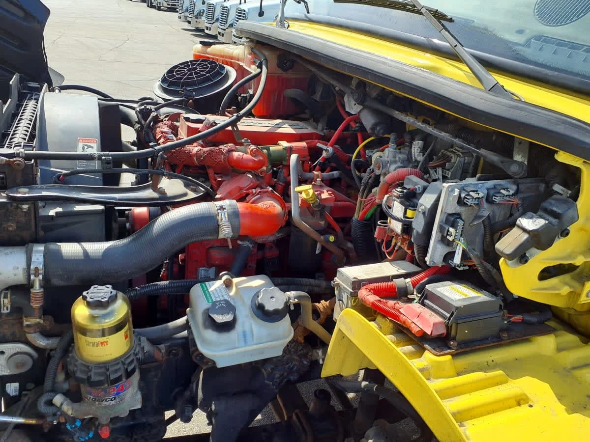 2016 Freightliner M2 106 - image 8