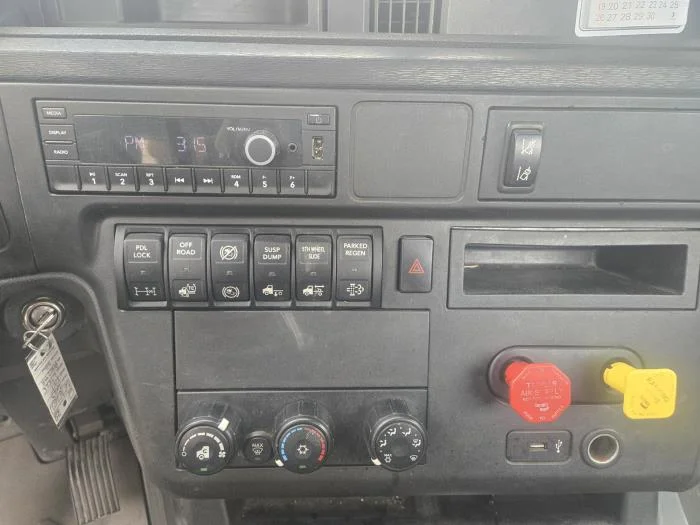 2023 International LT — photo 8