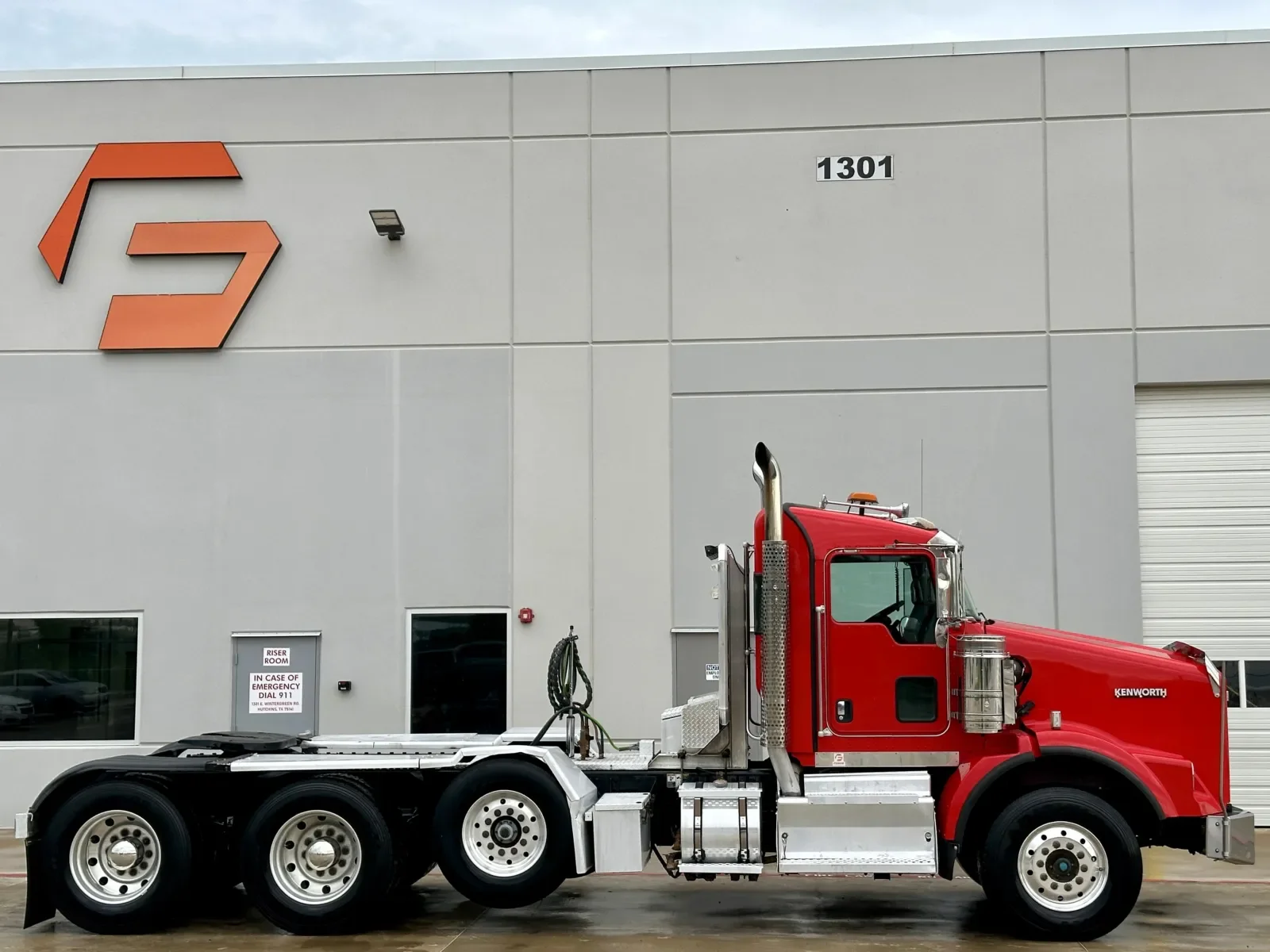 2011 Kenworth T800 - image 3