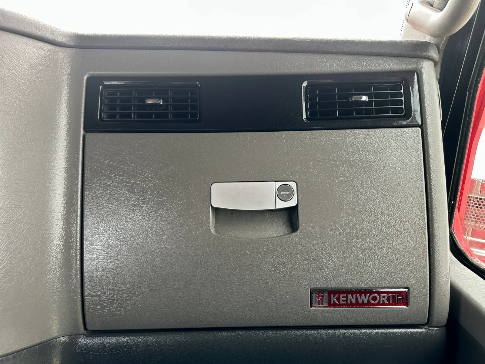 2011 Kenworth T800 in Hutchins, TX — photo 19