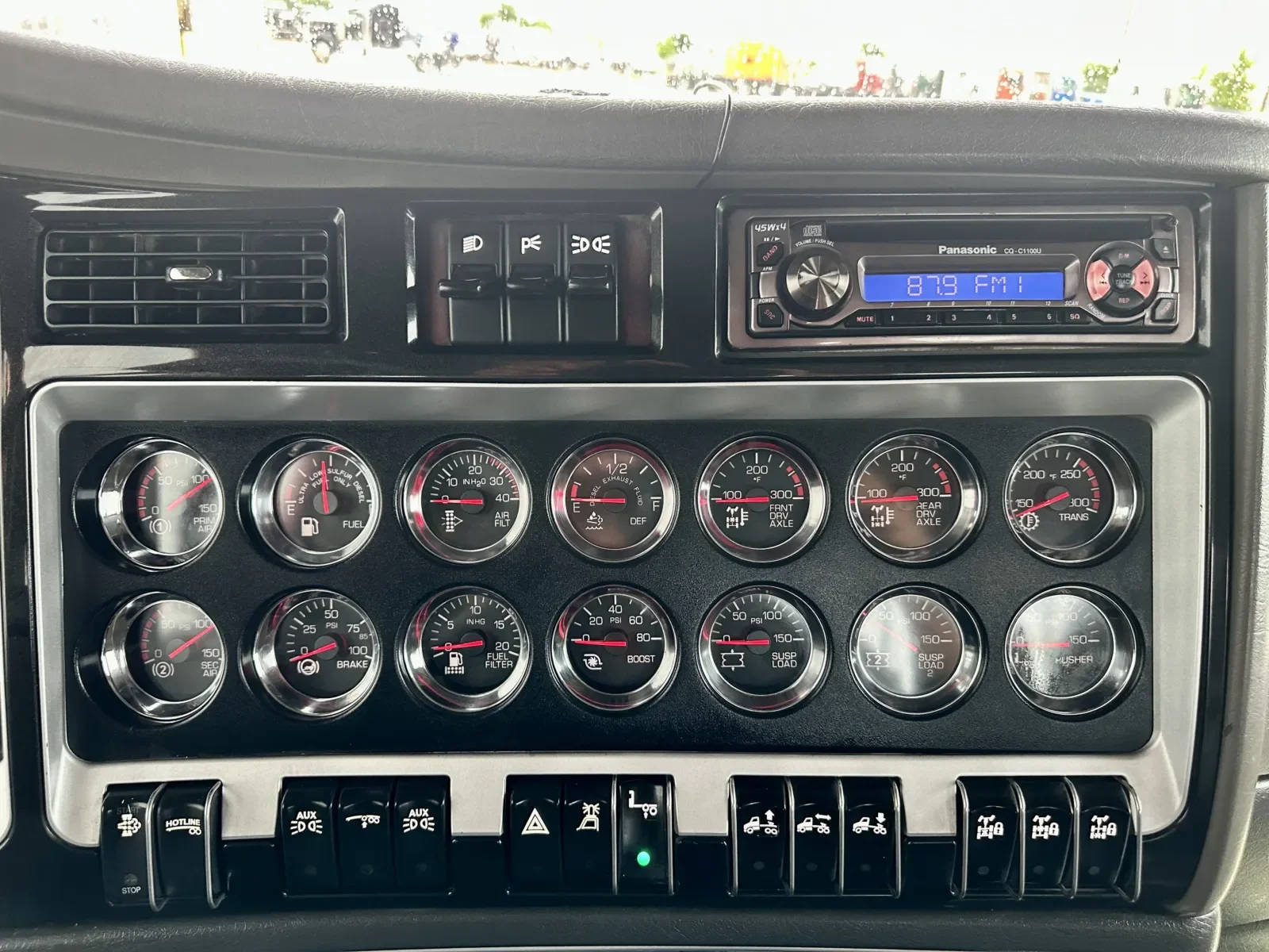 2011 Kenworth T800 - image 18