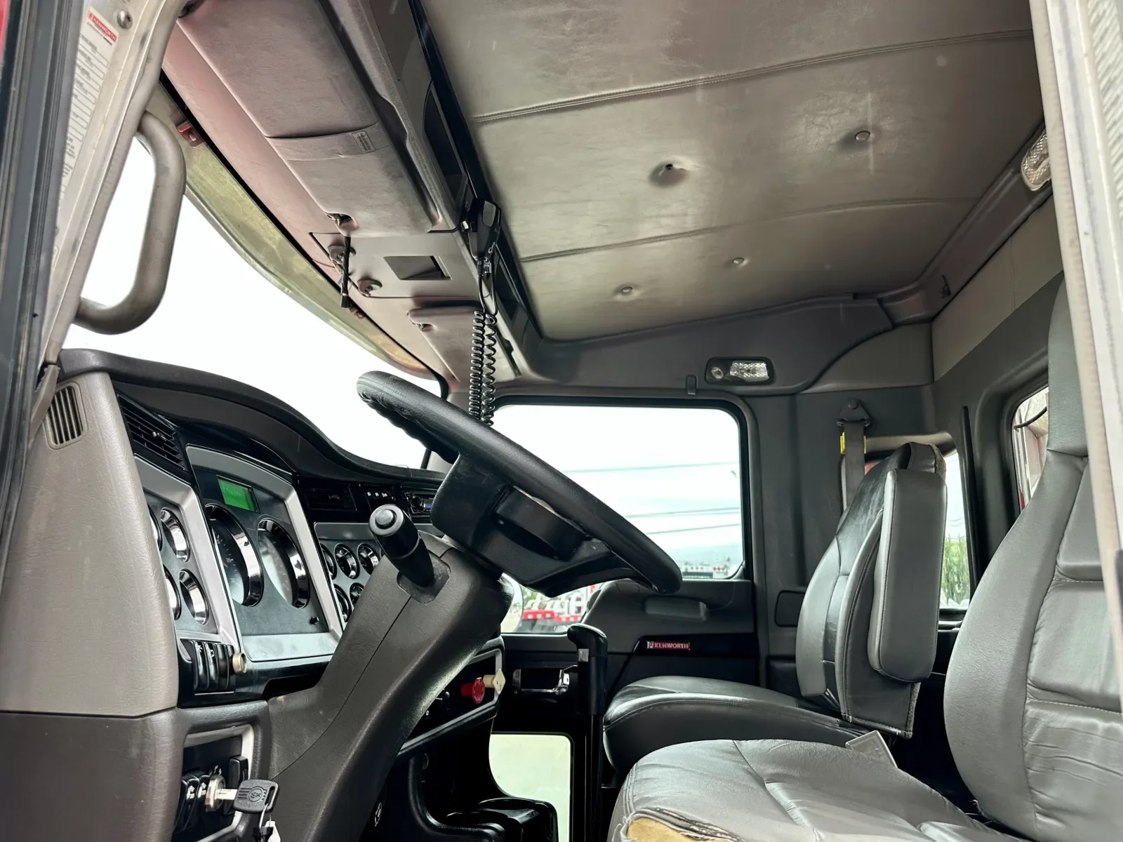 2011 Kenworth T800 - image 14