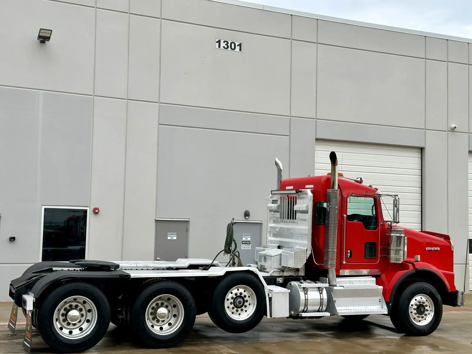 2011 Kenworth T800 - image 5