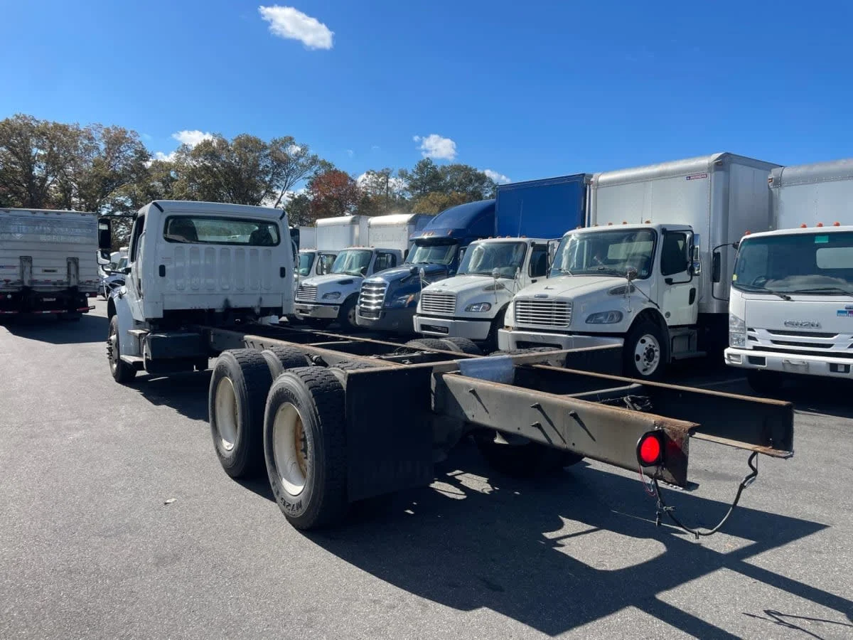 2016 Freightliner M2 106 in Farmingdale, NY — photo 6
