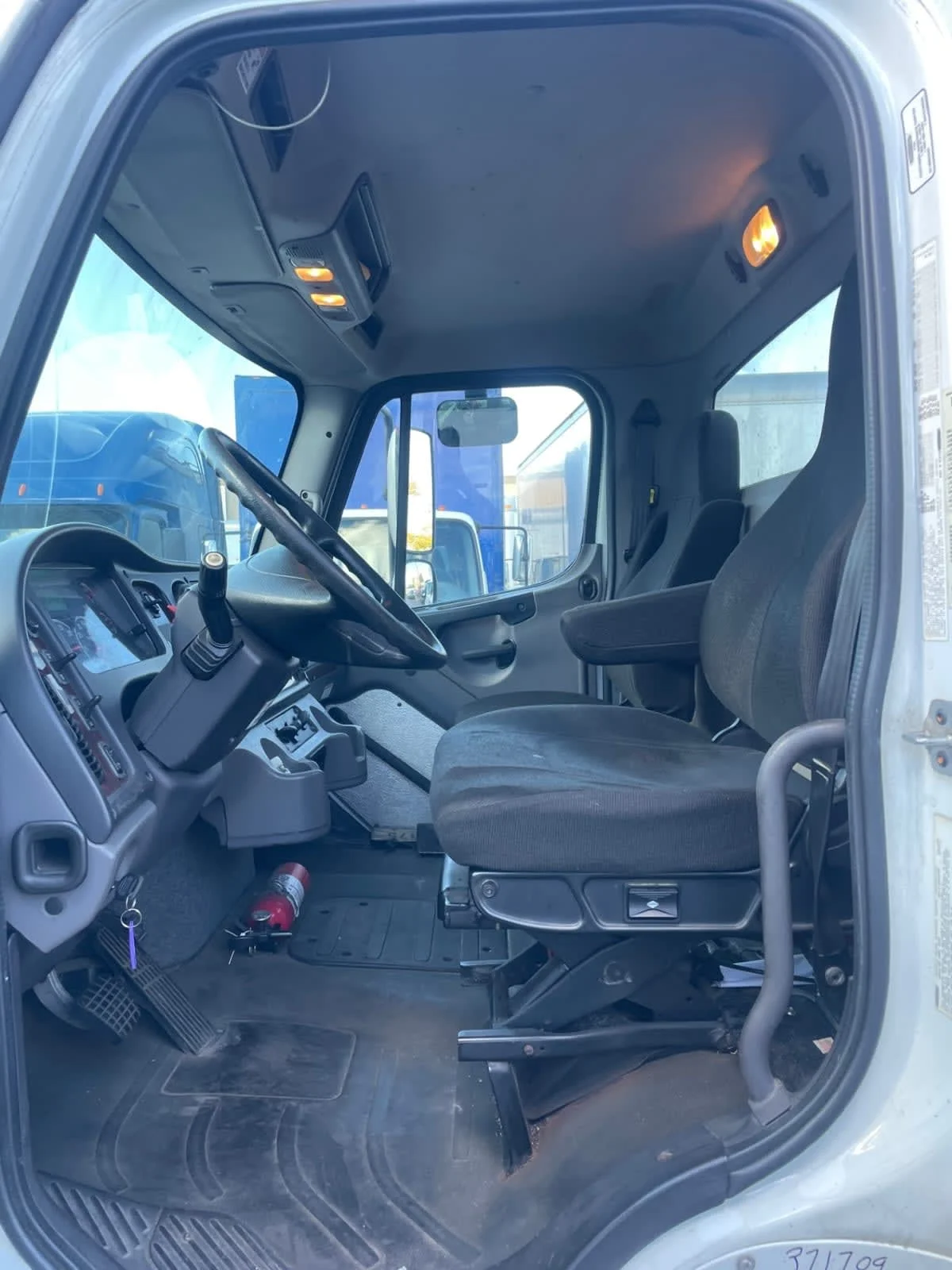 2016 Freightliner M2 106 - image 7