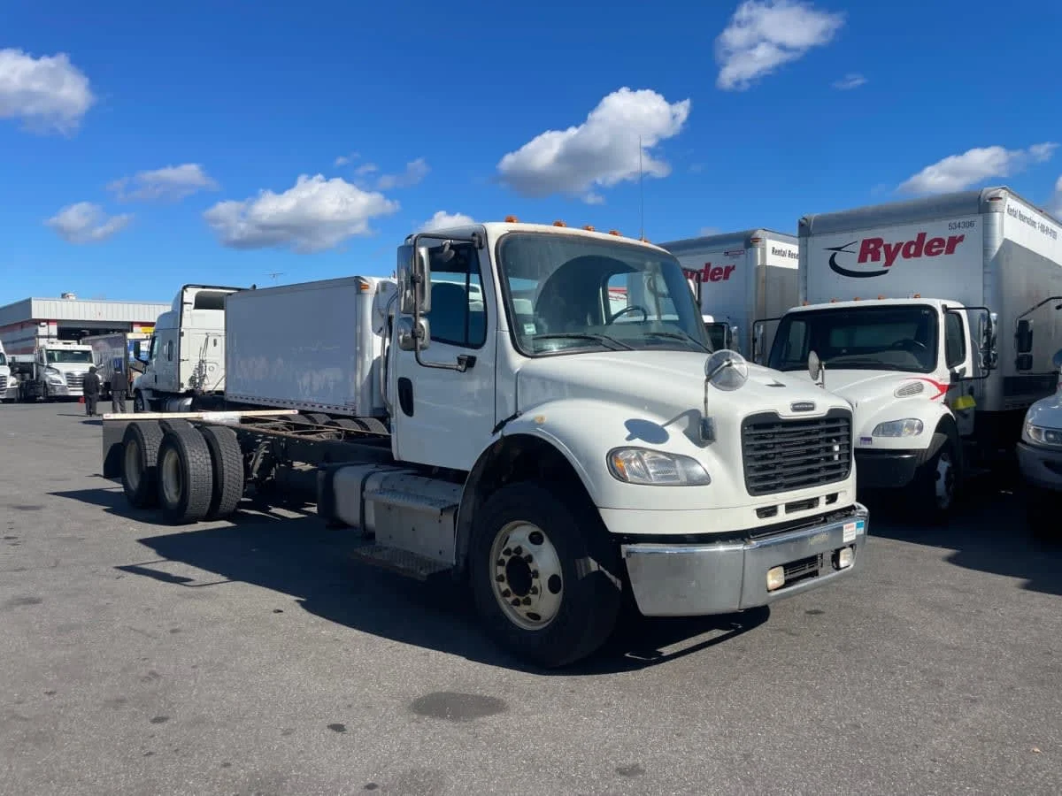 2016 Freightliner M2 106 - image 3