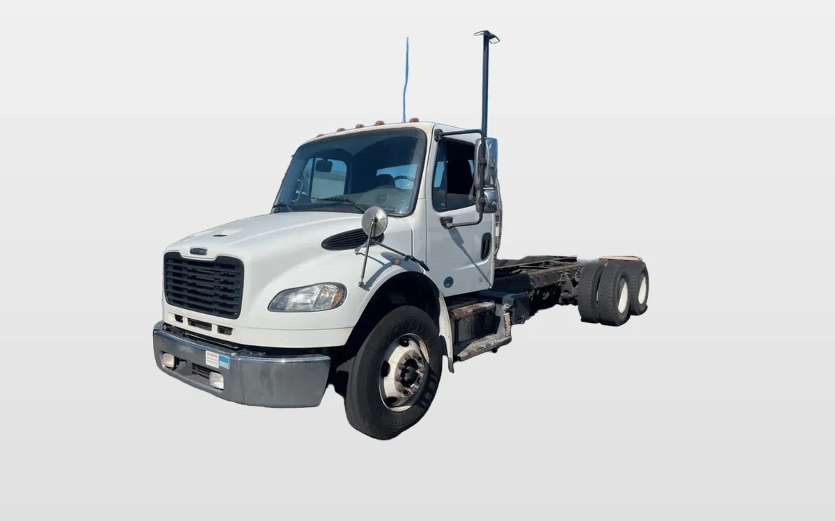 2016 Freightliner M2 106 - image 1