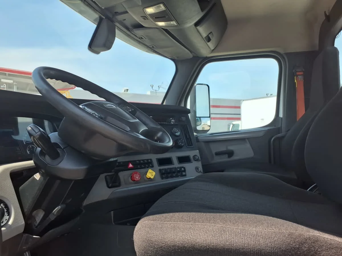 2019 Freightliner Cascadia in Taylor, MI — photo 7