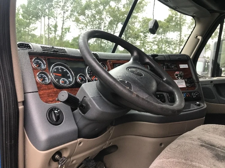 2017 Freightliner Cascadia in Pensacola, FL — photo 10