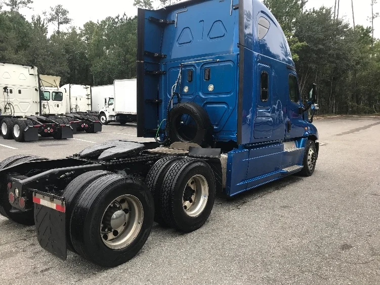 2017 Freightliner Cascadia in Pensacola, FL — photo 7