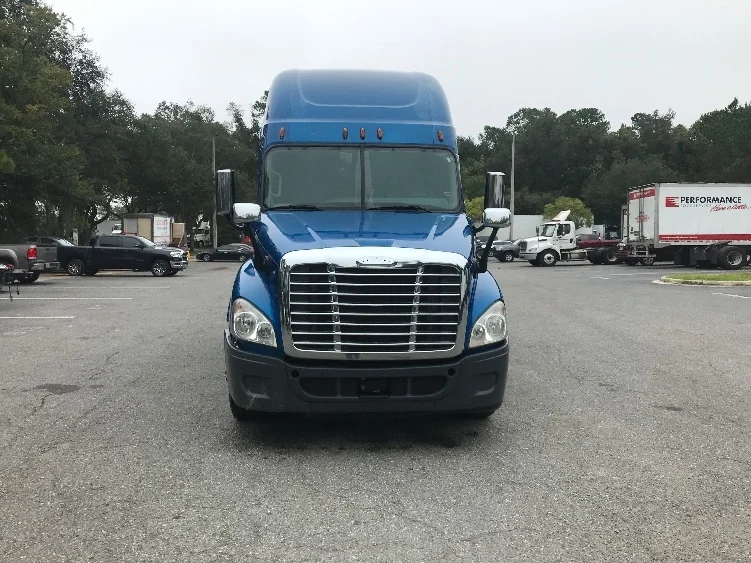2017 Freightliner Cascadia in Pensacola, FL — photo 2