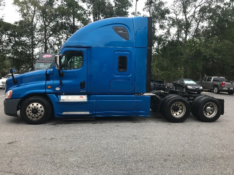 2017 Freightliner Cascadia in Pensacola, FL — photo 4