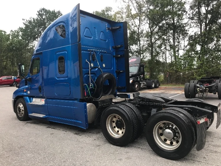 2017 Freightliner Cascadia in Pensacola, FL — photo 5