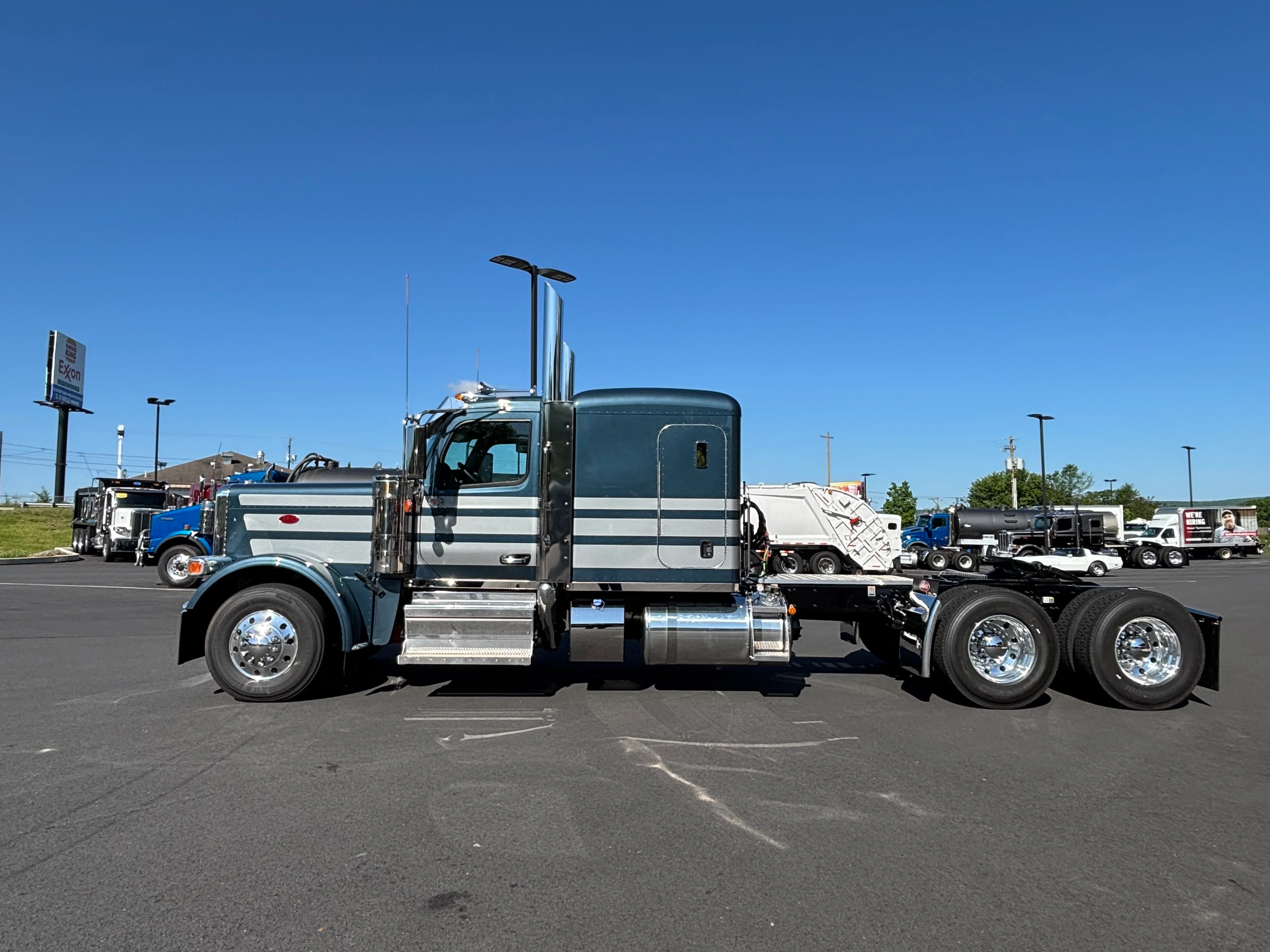 2027 Peterbilt 589 in Scranton, PA — photo 2