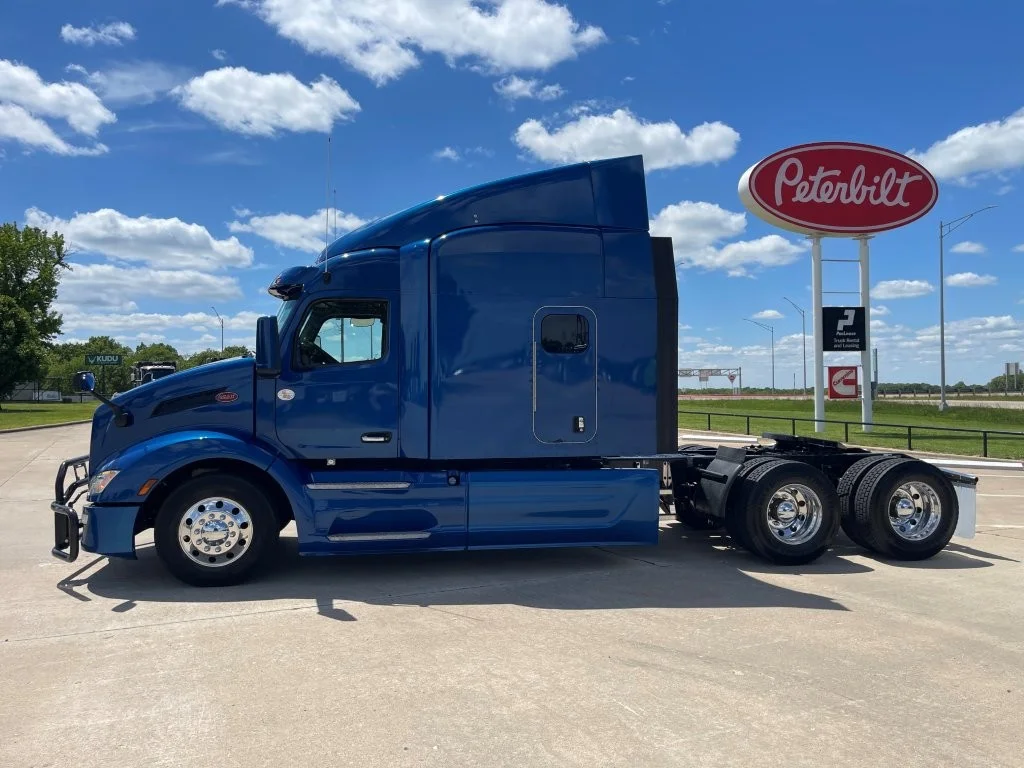 2022 Peterbilt 579 in Springfield, MO — photo 2