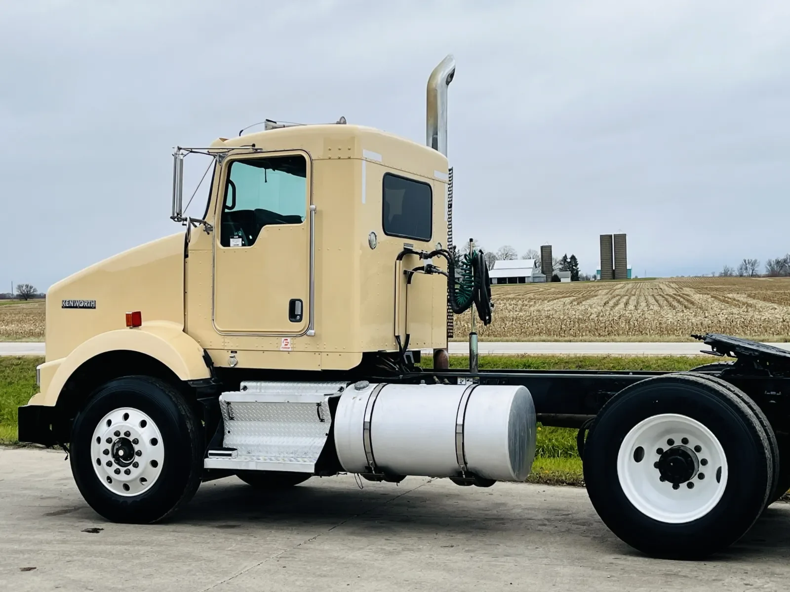 2008 Kenworth T800 - image 8