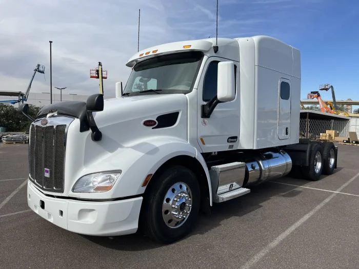 2022 Peterbilt 579 - image 2