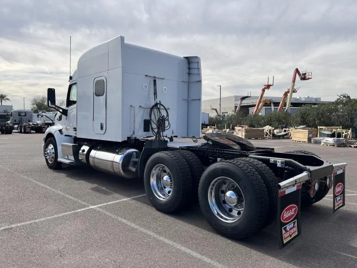 2022 Peterbilt 579 in Phoenix, AZ — photo 3