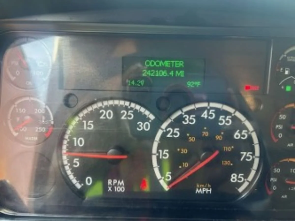 2021 Freightliner M2 106 in Pomona, CA — photo 10