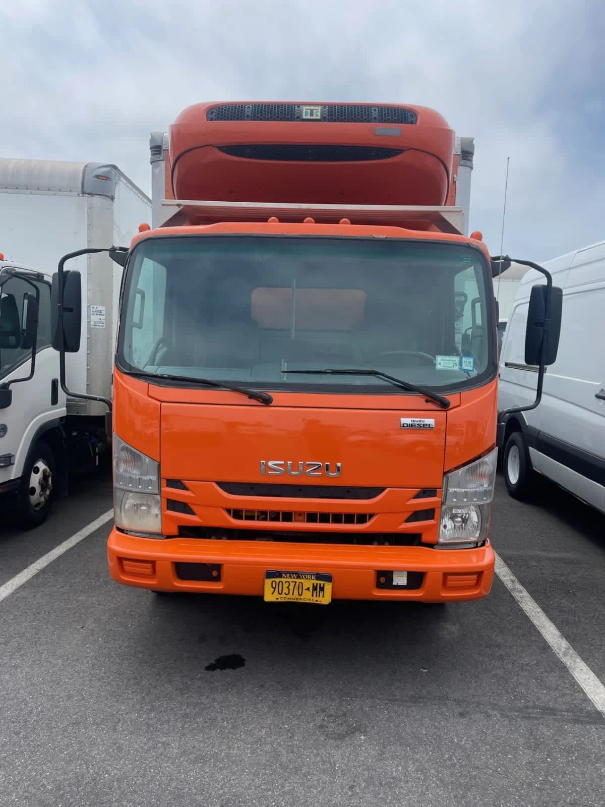 2019 Isuzu NQR in Farmingdale, NY — photo 2
