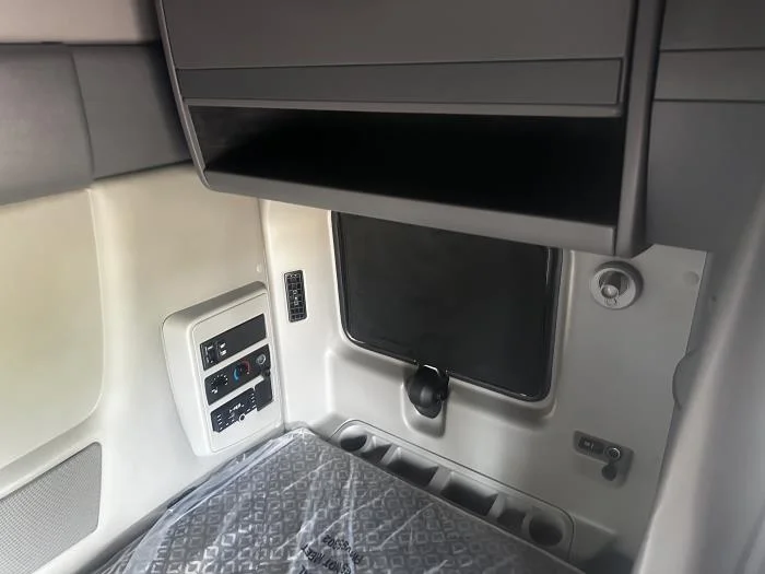 2026 International LT - image 18