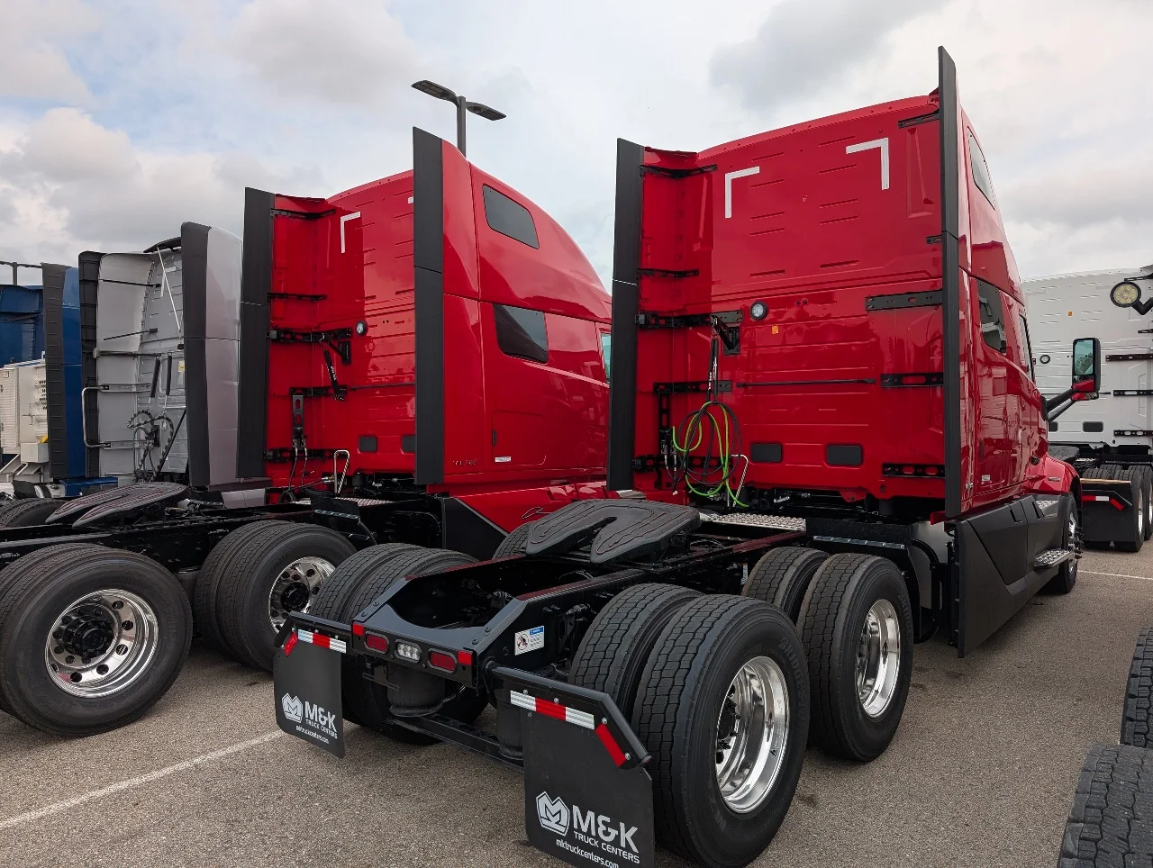 2026 Volvo VNL 860 in Sterling Heights, MI — photo 6