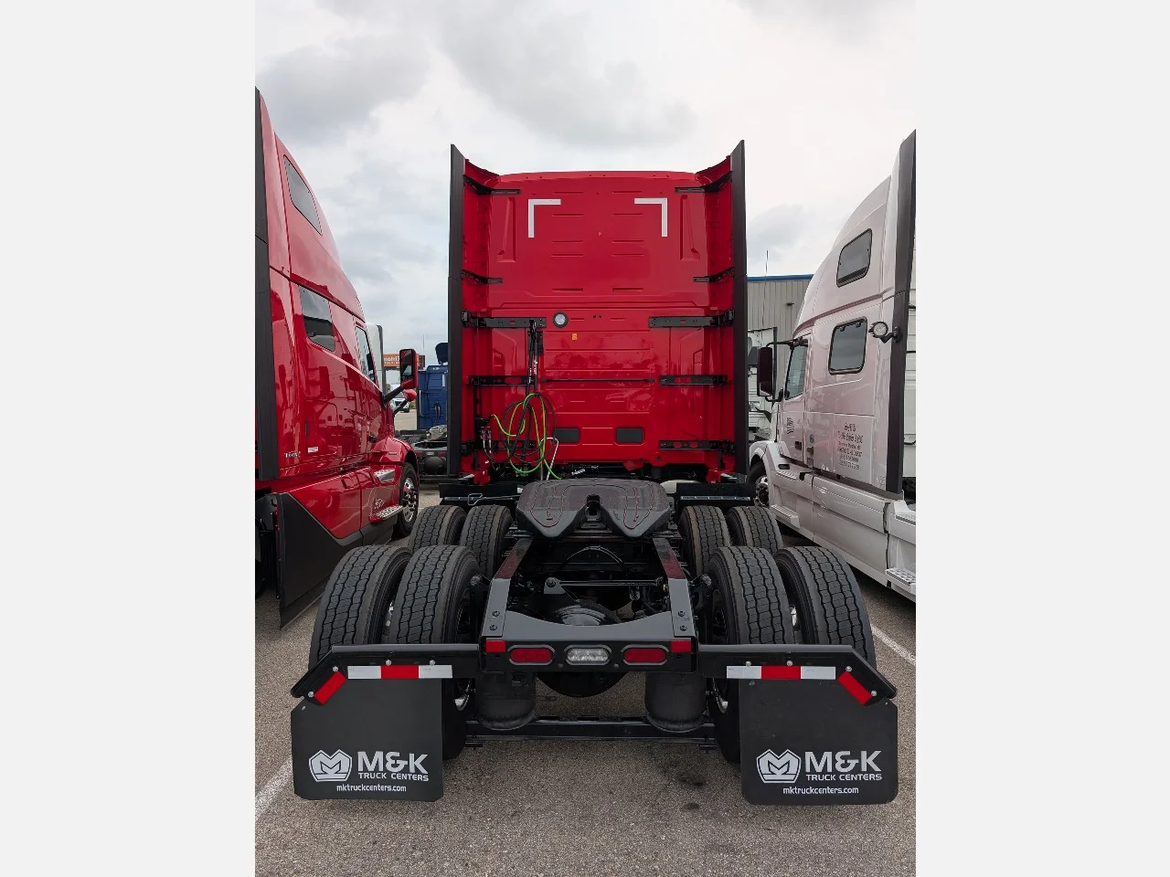 2026 Volvo VNL 860 in Sterling Heights, MI — photo 5