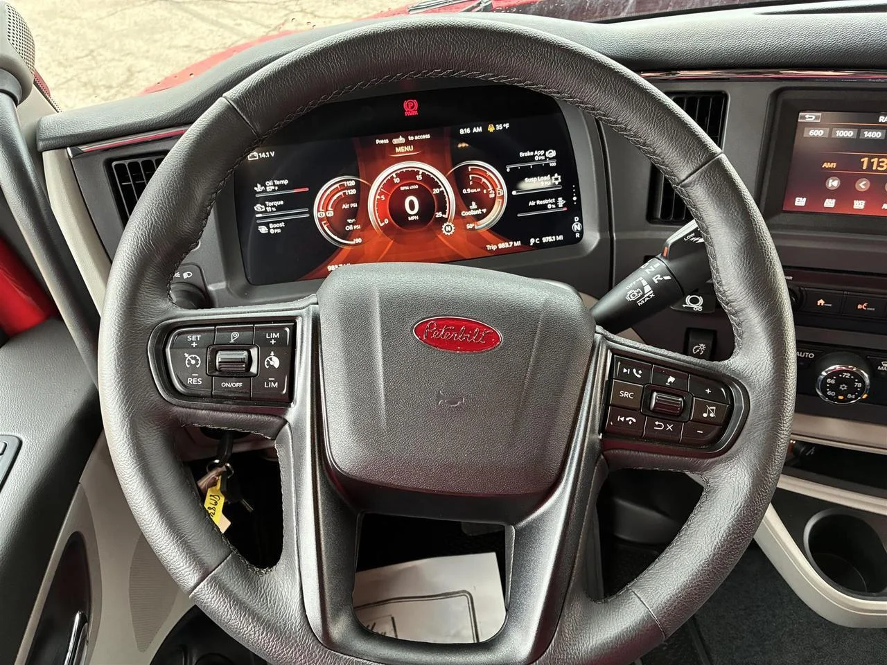 2027 Peterbilt 579 - image 10