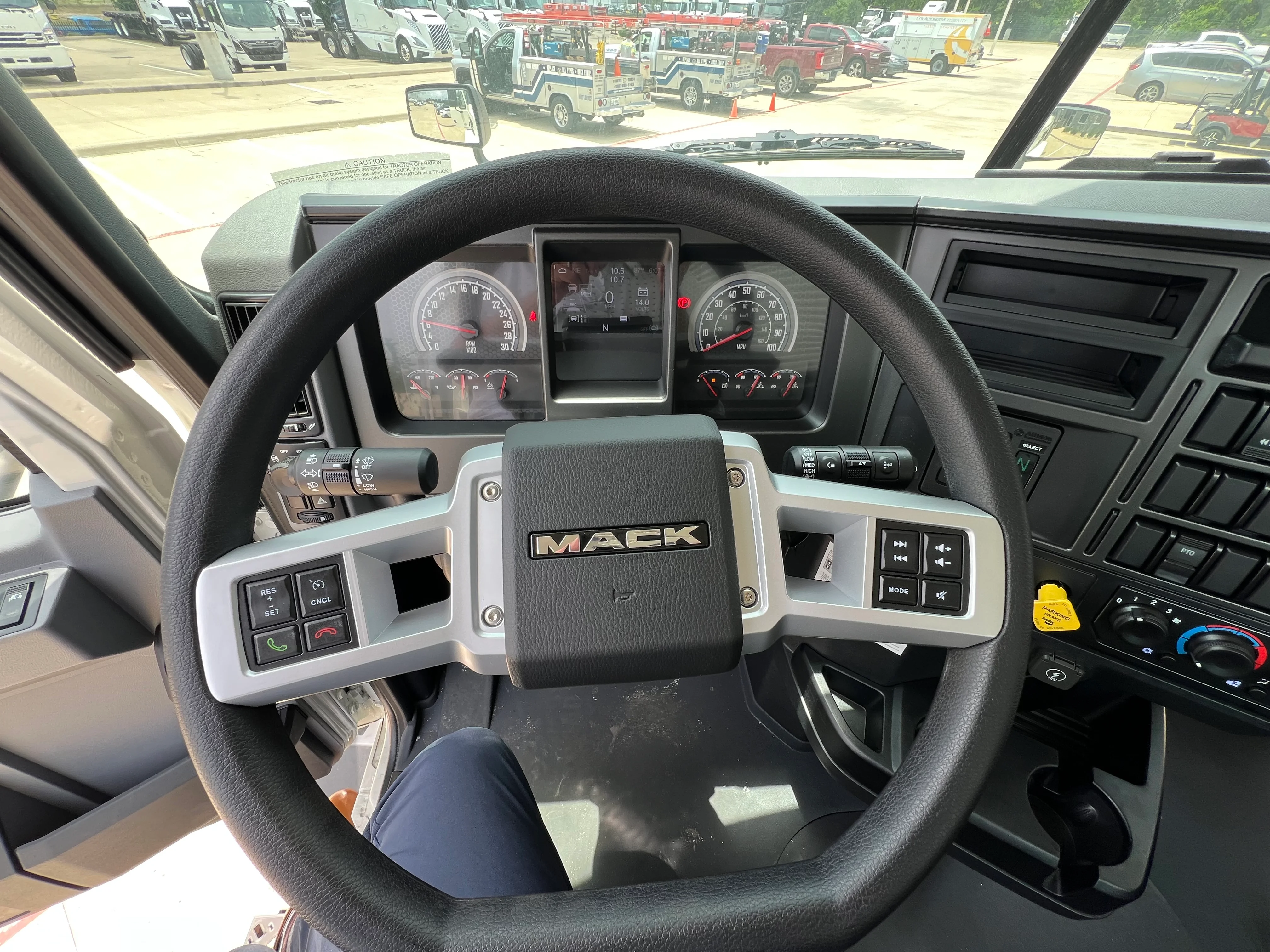 2025 Mack Anthem in Cahokia, IL — photo 9
