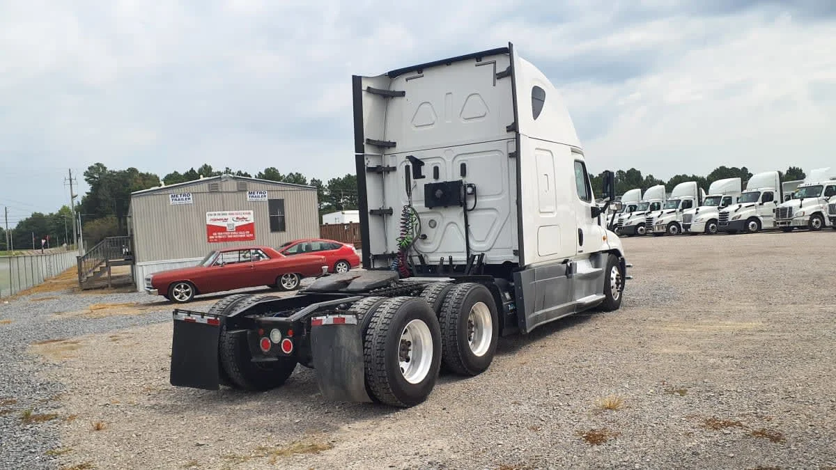 2019 Freightliner Cascadia in Birmingham, AL — photo 4