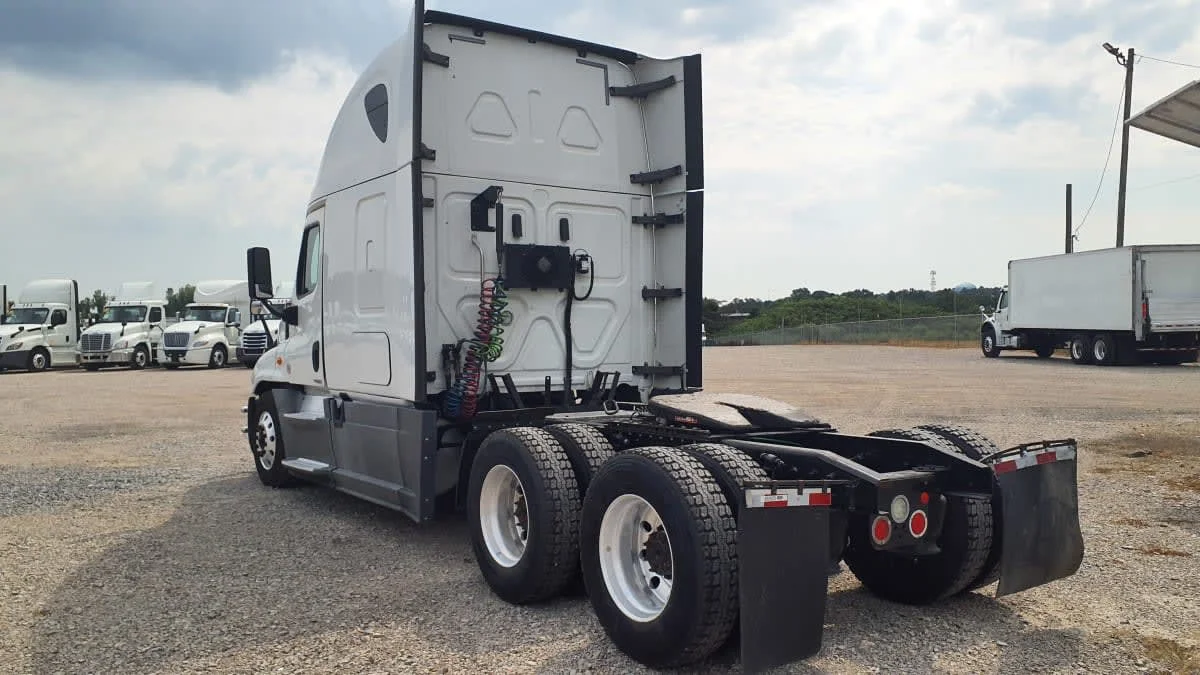 2019 Freightliner Cascadia in Birmingham, AL — photo 6