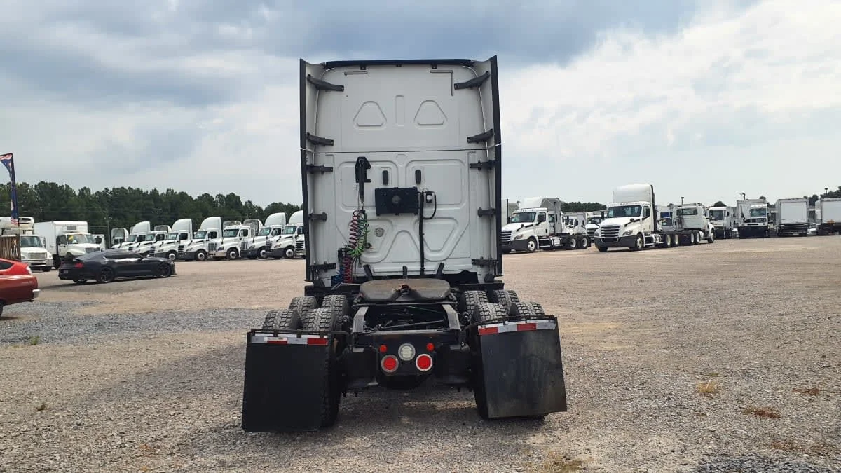 2019 Freightliner Cascadia in Birmingham, AL — photo 5
