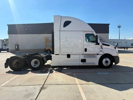 2021 Freightliner Cascadia - image 4