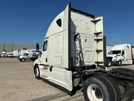 2021 Freightliner Cascadia - image 6