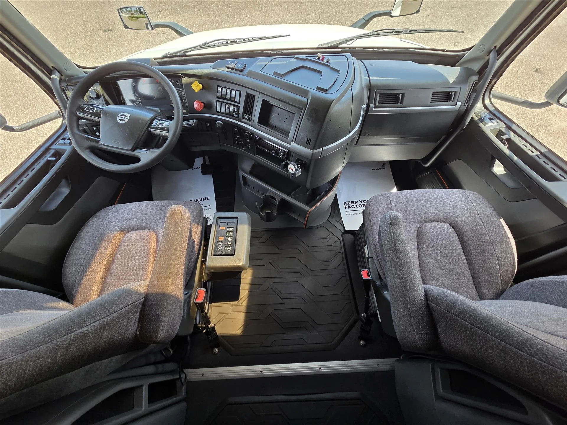2019 Volvo VNL 760 in Orlando, FL — photo 13