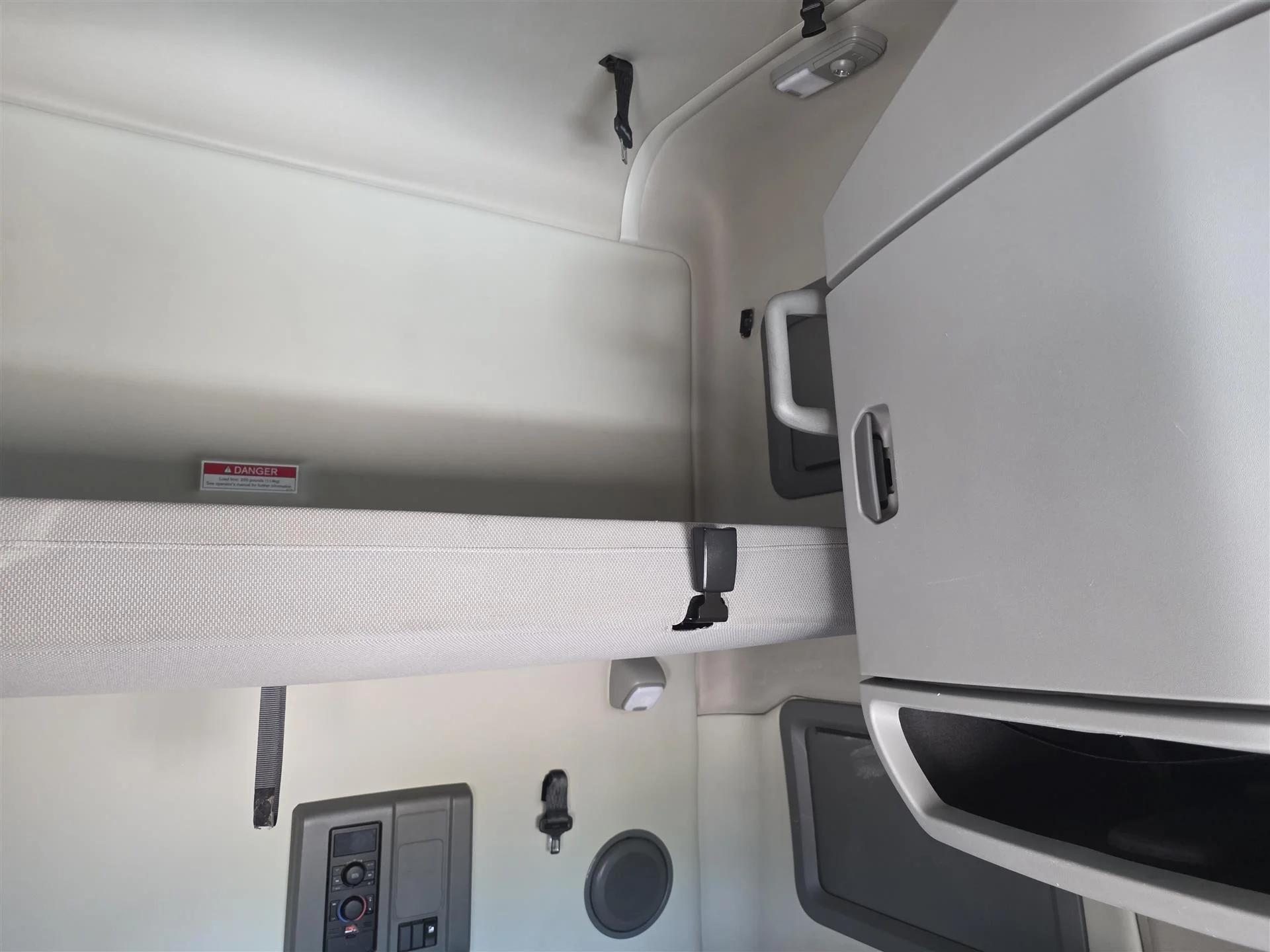 2019 Volvo VNL 760 in Orlando, FL — photo 17